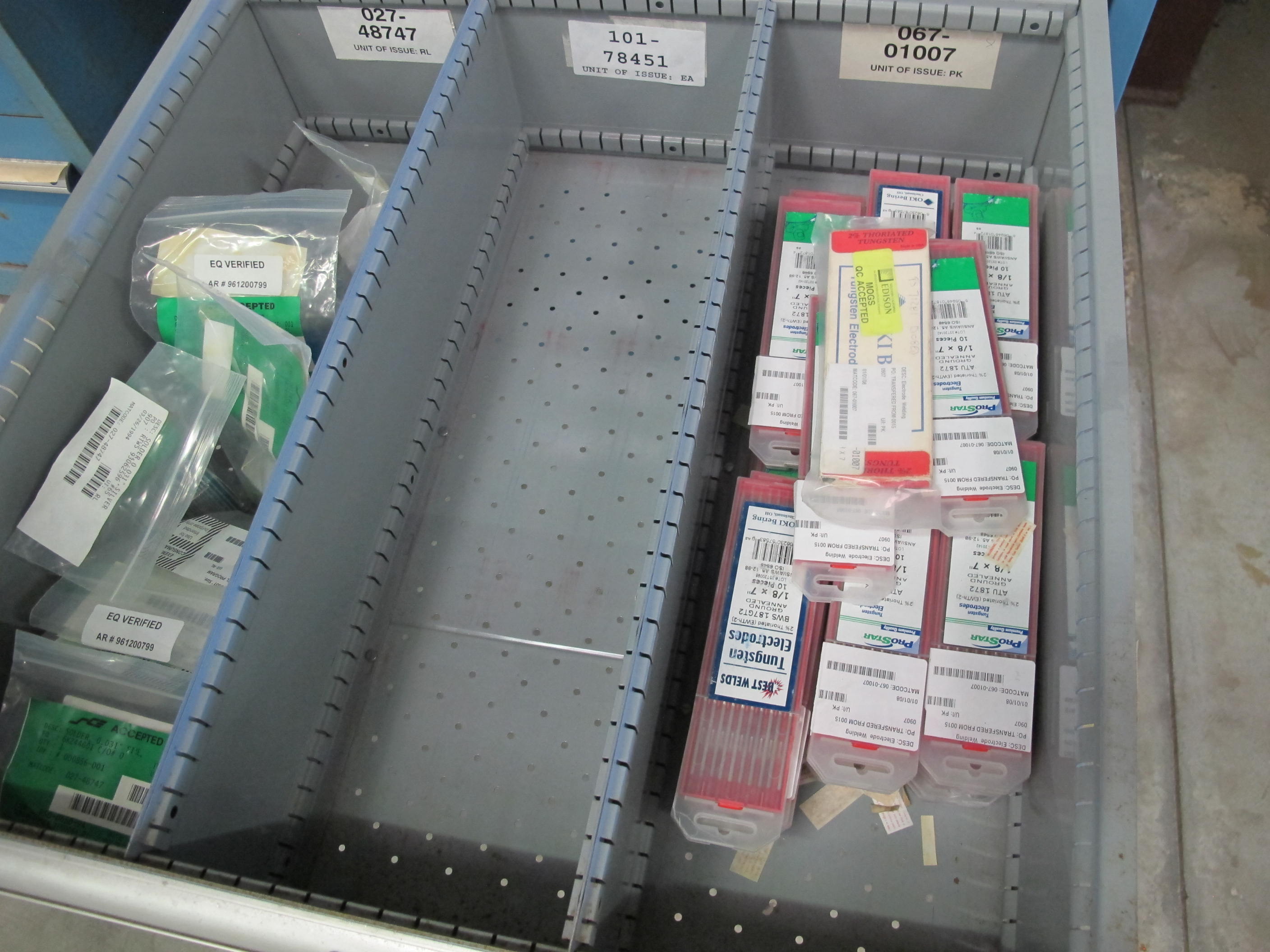 LISTA HEAVY DUTY 10-DRAWER PARTS CABINET W/ CONTENTS (W-44) LOADING & HANDLING FEE $25-